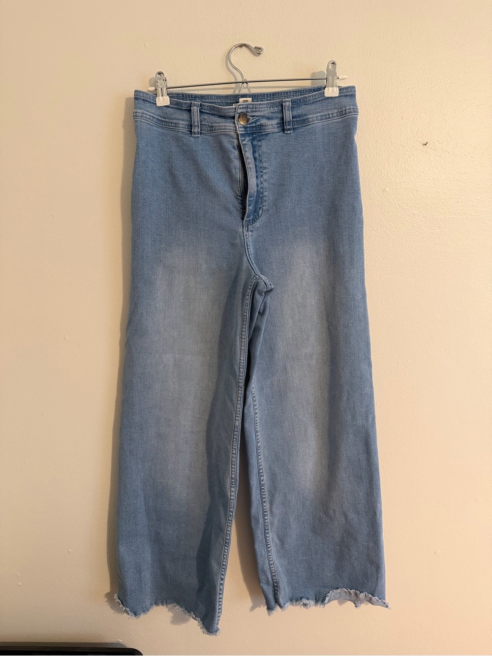 Billabong Light Blue Denim Ankle Length Jeans with Raw Hem (size 29)